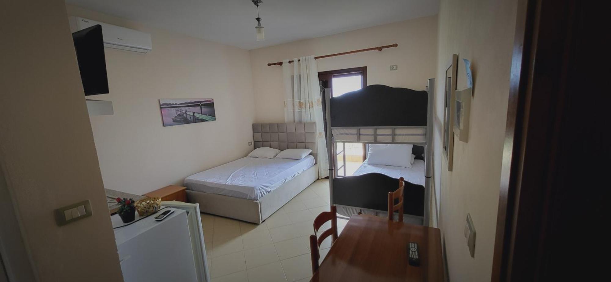 Eglent'S Tourist House Hotel Sarande Room photo